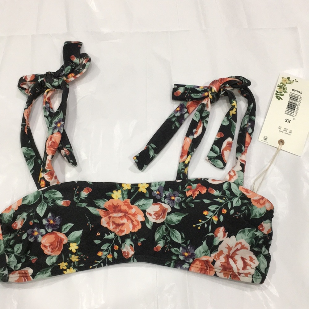 Chelsea & Violet bikini top